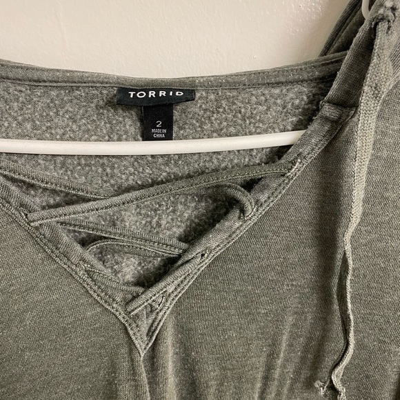 Torrid Fleece Burnout Lace-Up Side Tunic Hoodie size 2 - Picture 4 of 5